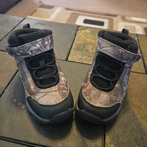 Boys hunting boots